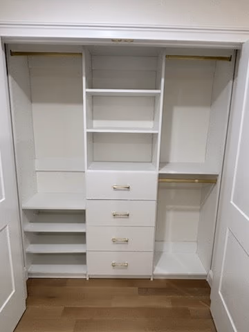 Reach-In Closet 2